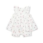 可愛さ満点！お揃いイチゴ柄ベビーウェアで特別な一日を