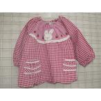 いちごとうさぎが大集合！赤ギンガムの女児スモックで毎日がもっと楽しくなる