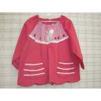 いちごとうさぎが大活躍！赤ダンガリーの女児スモックで毎日がもっと楽しくなる