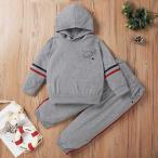 子供の魅力を引き出す！ボアフーディとチェックパンツのセットアップ