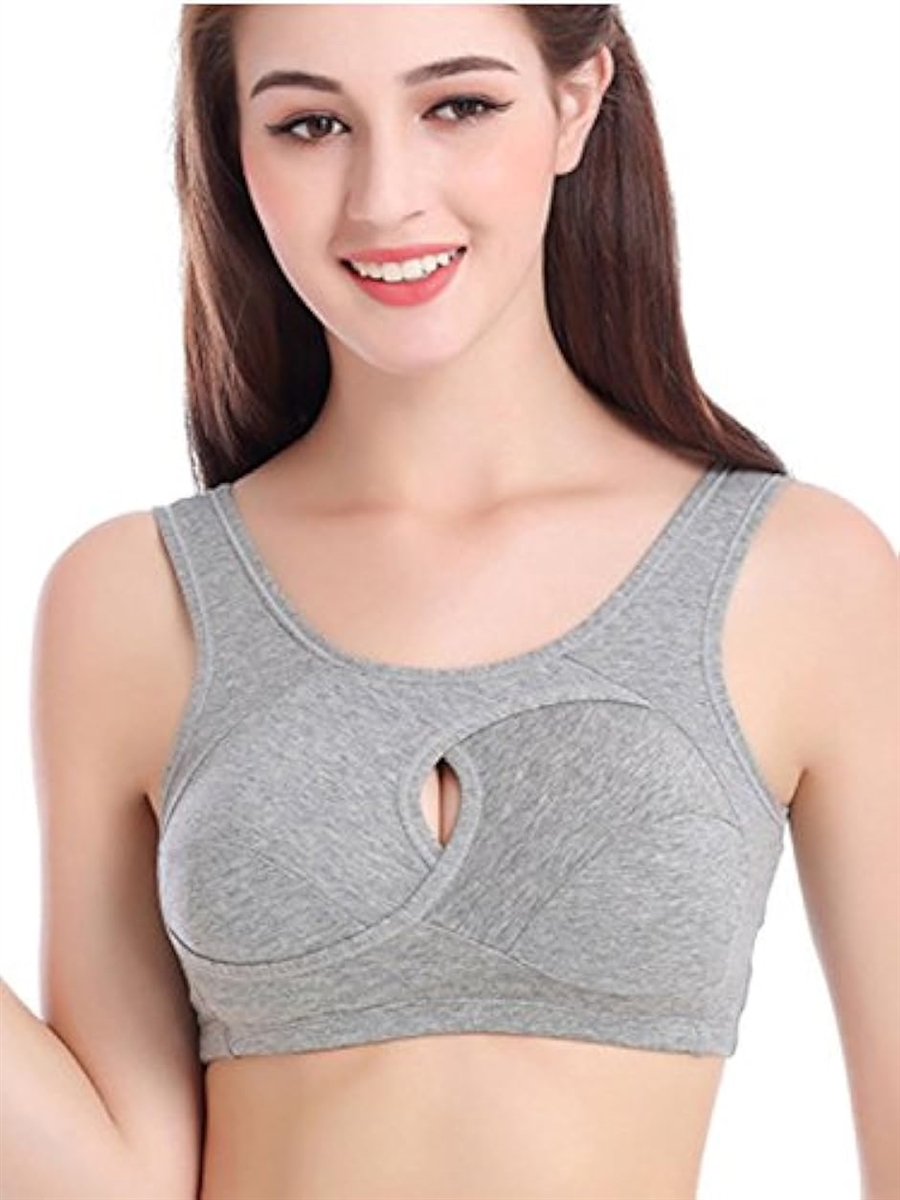寝る時も美胸をキープ！ノンワイヤーのスポーツブラ
